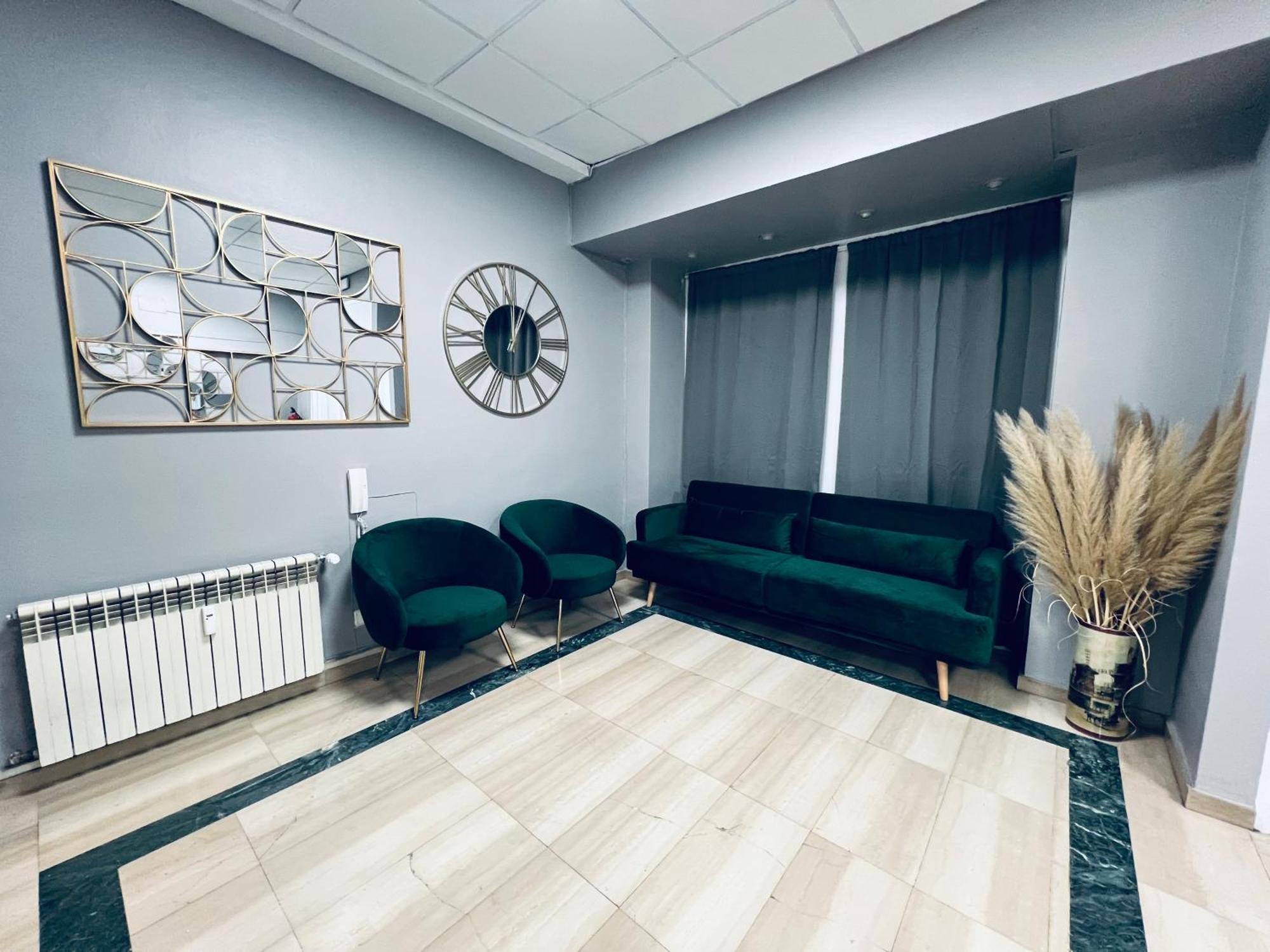 Ostello 165 *